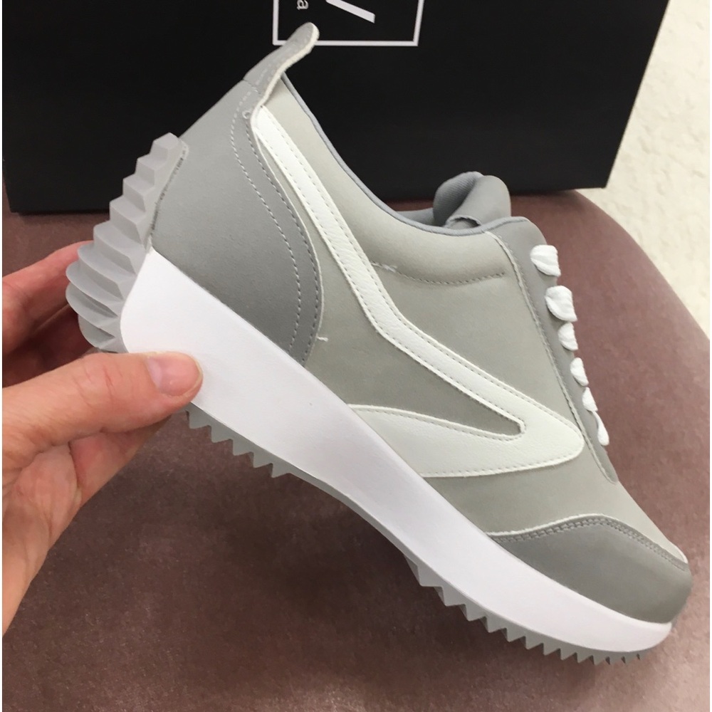 🌪Just In🌪Dolce Vita Beautiful Gray Sneaker’s 🌪M